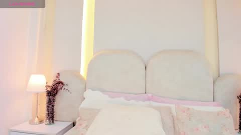 Snapshot of salomebell chatting on September 2025 10:26:02 PM online show from September 2025 10:26:02 PM