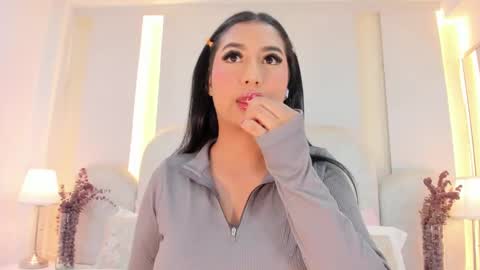 Snapshot of salomebell chatting on October 2025 08:59:01 PM online show from October 2025 08:59:01 PM