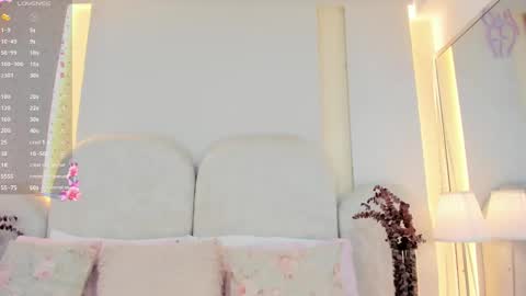 Snapshot of salomebell chatting on October 2025 07:59:01 PM online show from October 2025 07:59:01 PM