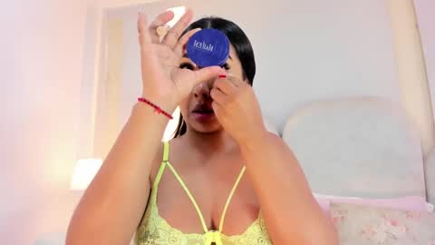 Snapshot of salomebell chatting on October 2025 09:39:01 PM online show from October 2025 09:39:01 PM