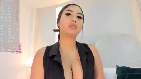 Snapshot of salomebell chatting on October 2025 08:20:01 PM online show from October 2025 08:20:01 PM