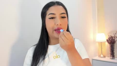 Snapshot of salomebell chatting on November 2025 08:40:01 PM online show from November 2025 08:40:01 PM