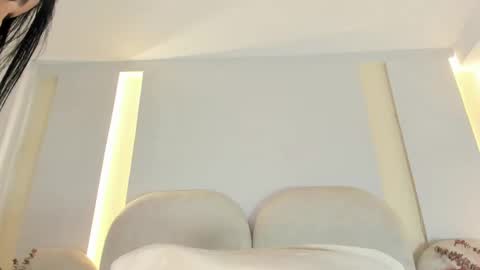 Snapshot of salomebell chatting on November 2025 09:04:02 PM online show from November 2025 09:04:02 PM