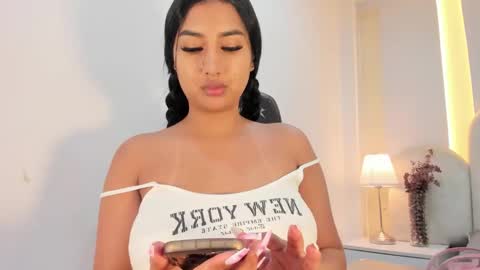 Snapshot of salomebell chatting on November 2025 08:46:02 PM online show from November 2025 08:46:02 PM