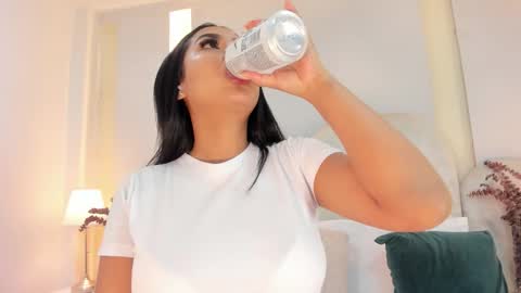 Snapshot of salomebell chatting on December 2025 08:14:01 PM online show from December 2025 08:14:01 PM