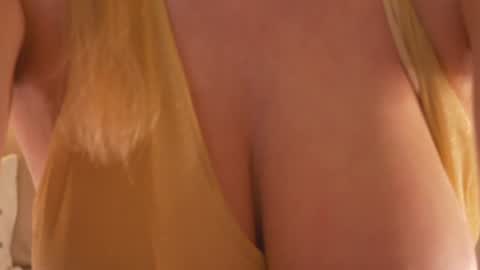 Snapshot of saltedhoney chatting on January 2025 10:01:01 PM IsaBella- online show from January 2025 10:01:01 PM
