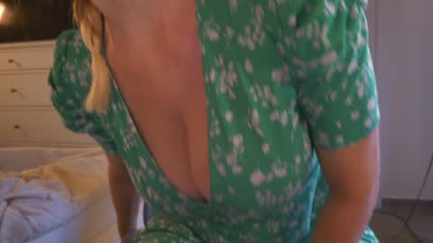 Snapshot of saltedhoney chatting on October 2025 12:04:02 PM IsaBella- online show from October 2025 12:04:02 PM