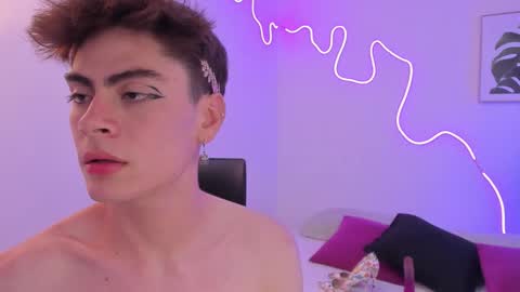 Sam Clark online show from November 2025 03:23:02 AM