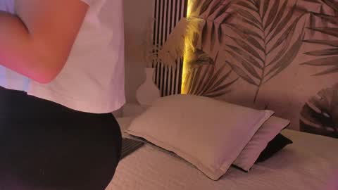 Snapshot of samaantha_white_ chatting on November 2025 11:33:02 AM Samaantha online show from November 2025 11:33:02 AM