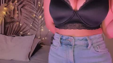 Snapshot of samaantha_white_ chatting on November 2025 11:45:01 AM Samaantha online show from November 2025 11:45:01 AM