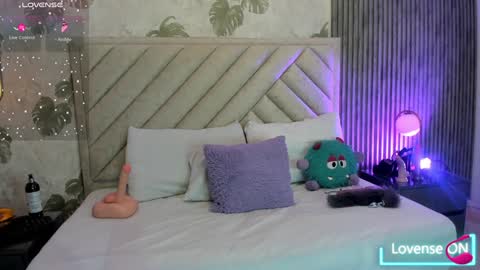 Snapshot of samantha_duque11 chatting on February 2025 04:06:01 AM Samantha online show from February 2025 04:06:01 AM