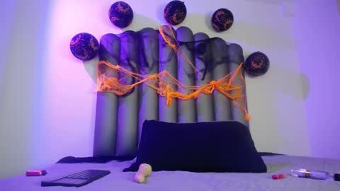 samantha_scottt online show from October 2025 10:10:01 PM
