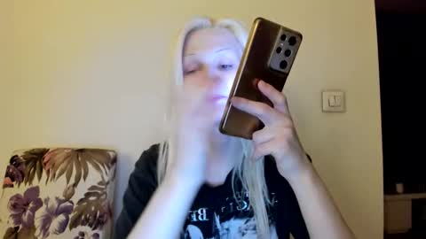 Snapshot of samanthamiasnik1 chatting on December 2025 03:18:02 PM Samantha online show from December 2025 03:18:02 PM