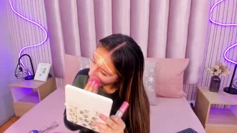 Alejandra  online show from November 2025 11:43:01 AM