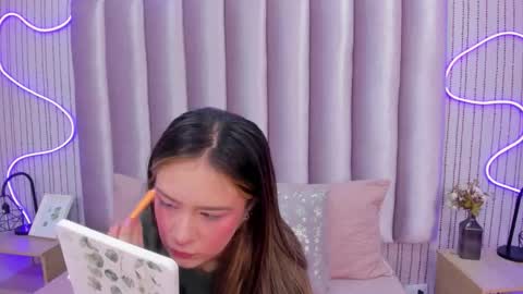 Alejandra  online show from November 2025 11:43:02 AM