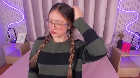 Alejandra  online show from December 2025 01:39:01 PM