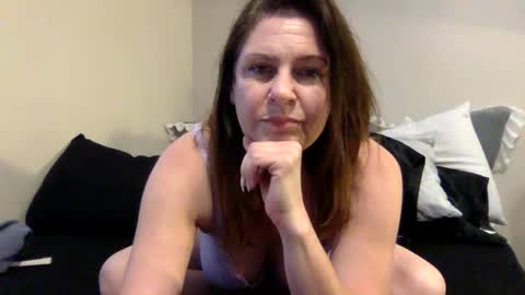 Snapshot of samanthavale chatting on April 2026 01:31:02 PM Samantha Vale online show from April 2026 01:31:02 PM