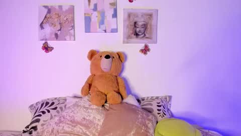 Samara is my name a pleasure delighted that you are here leave your thumb up it is important to me online show from February 2025 09:06:02 PM