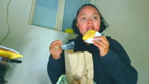 Snapshot of samary_thomas chatting on July 2026 01:44:01 AM samary thomas online show from July 2026 01:44:01 AM