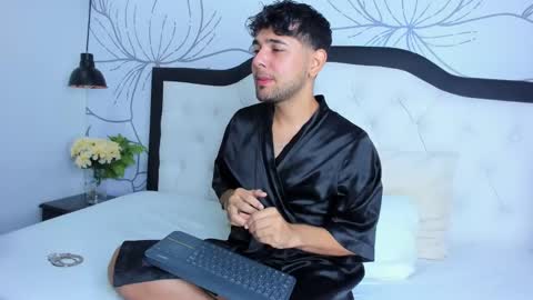 Snapshot of samir_bear chatting on January 2025 12:53:01 PM Samir online show from January 2025 12:53:01 PM