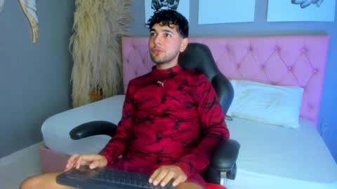 Snapshot of samir_bear chatting on January 2025 12:42:01 PM Samir online show from January 2025 12:42:01 PM