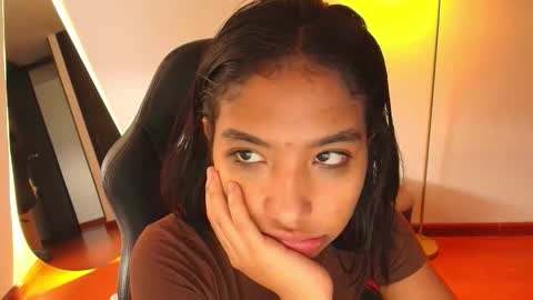 Hello I am absent due to a family calamity I will return soon-hola estoy ausente por un problema familiar volvere pronto. online show from January 2026 10:22:02 PM