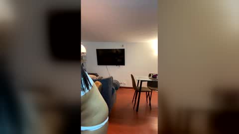 Hello I am absent due to a family calamity I will return soon-hola estoy ausente por un problema familiar volvere pronto. online show from February 2026 12:26:01 AM