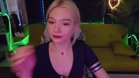 Sandy  online show from January 2025 04:14:02 AM