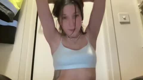 Sandy online show from November 2025 09:03:02 PM