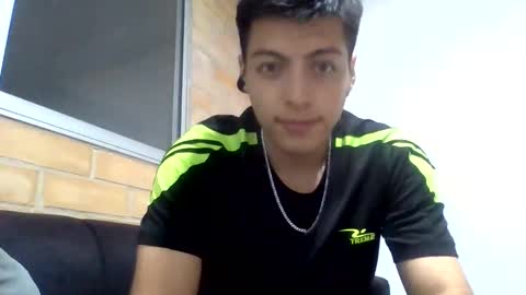 Snapshot of santi_henao chatting on June 2026 06:23:01 AM Santiago Henao online show from June 2026 06:23:01 AM