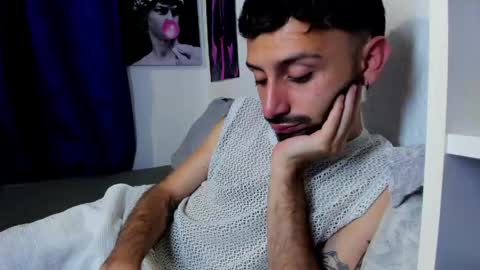 Snapshot of santi_mateo chatting on May 2026 12:52:02 AM Santi online show from May 2026 12:52:02 AM