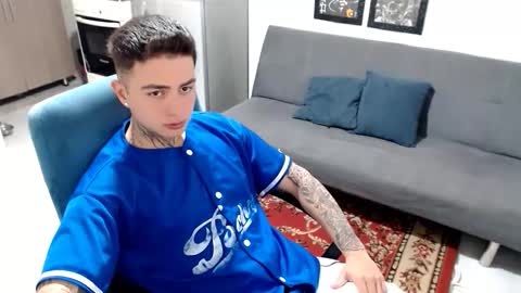 santi_ss online show from January 2026 02:43:02 PM