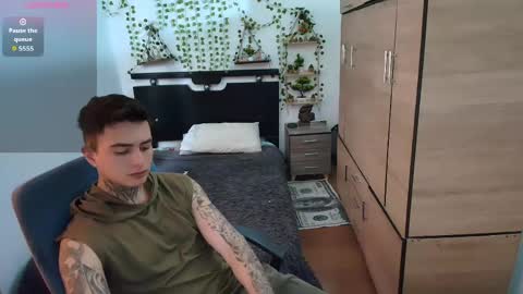 santi_ss online show from April 2026 04:15:02 PM