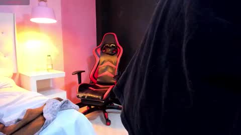 Snapshot of santiabader chatting on November 2025 06:19:01 PM SantiAbader online show from November 2025 06:19:01 PM