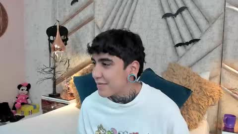 Snapshot of santiabader chatting on November 2025 12:27:01 PM SantiAbader online show from November 2025 12:27:01 PM