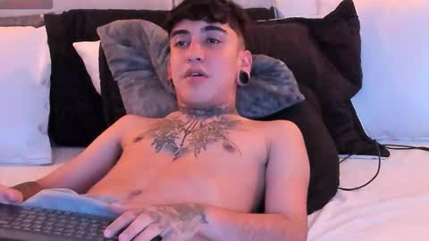 Snapshot of santiabader chatting on December 2025 07:28:01 AM SantiAbader online show from December 2025 07:28:01 AM