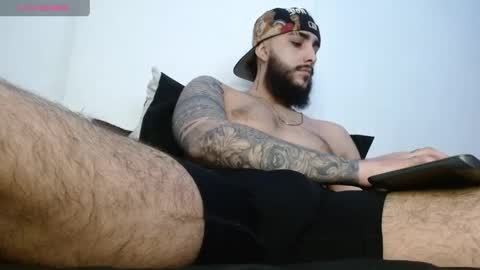 Santiago Hincapiie online show from April 2026 01:30:01 AM