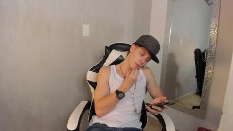 Julius Novachrono  online show from October 2025 08:03:02 PM