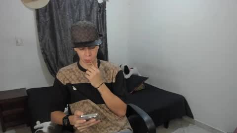 Julius Novachrono  online show from April 2026 11:35:02 PM