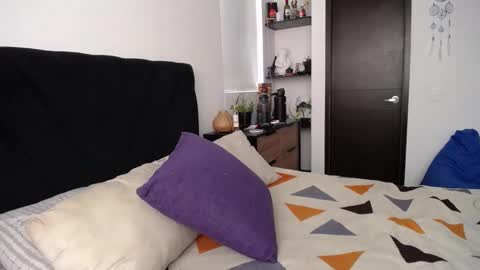 Santii online show from January 2025 02:00:01 PM