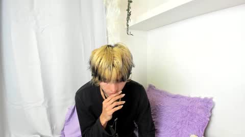 Snapshot of santy_kitty chatting on December 2024 03:24:01 AM kitty online show from December 2024 03:24:01 AM