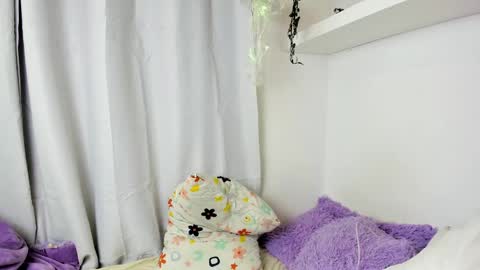 Snapshot of santy_kitty chatting on December 2024 04:55:02 AM kitty online show from December 2024 04:55:02 AM