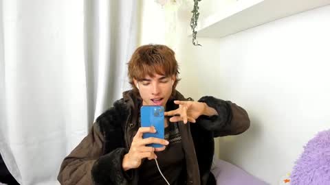 Snapshot of santy_kitty chatting on January 2025 03:37:01 AM kitty online show from January 2025 03:37:01 AM