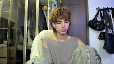 Snapshot of santy_kitty chatting on January 2025 03:04:02 AM kitty online show from January 2025 03:04:02 AM