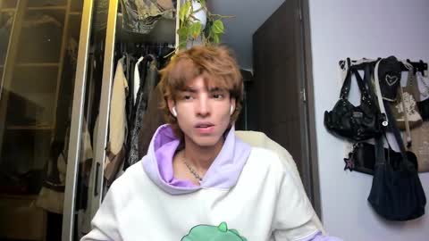 Snapshot of santy_kitty chatting on February 2025 01:34:02 AM kitty online show from February 2025 01:34:02 AM