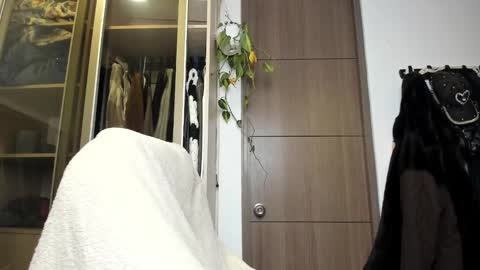 Snapshot of santy_kitty chatting on March 2025 03:24:01 AM kitty online show from March 2025 03:24:01 AM