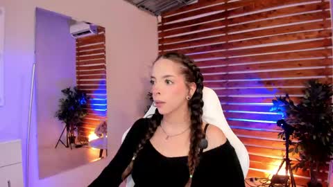 Snapshot of sapphire_venus chatting on May 2026 01:22:01 AM Valerin online show from May 2026 01:22:01 AM