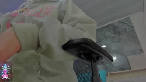 sara allenx online show from December 2025 01:49:01 PM