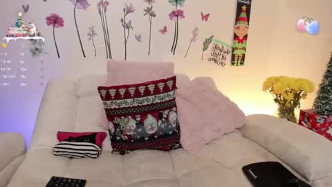 Snapshot of sara_crowe chatting on January 2025 05:30:02 AM Sara Crowe online show from January 2025 05:30:02 AM