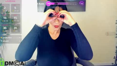 Snapshot of sara_devills chatting on April 2026 09:37:02 AM Sara online show from April 2026 09:37:02 AM